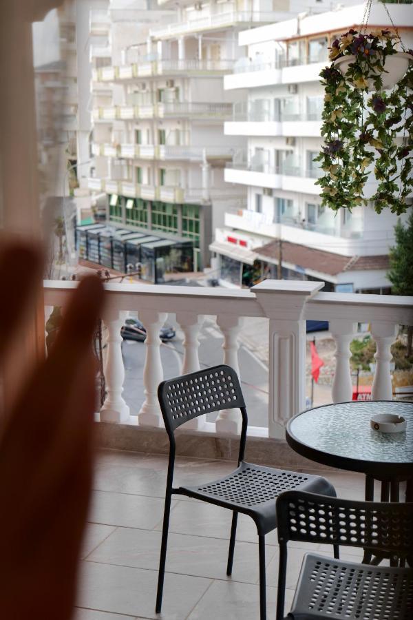 Vila Jon'A Sarandë Buitenkant foto
