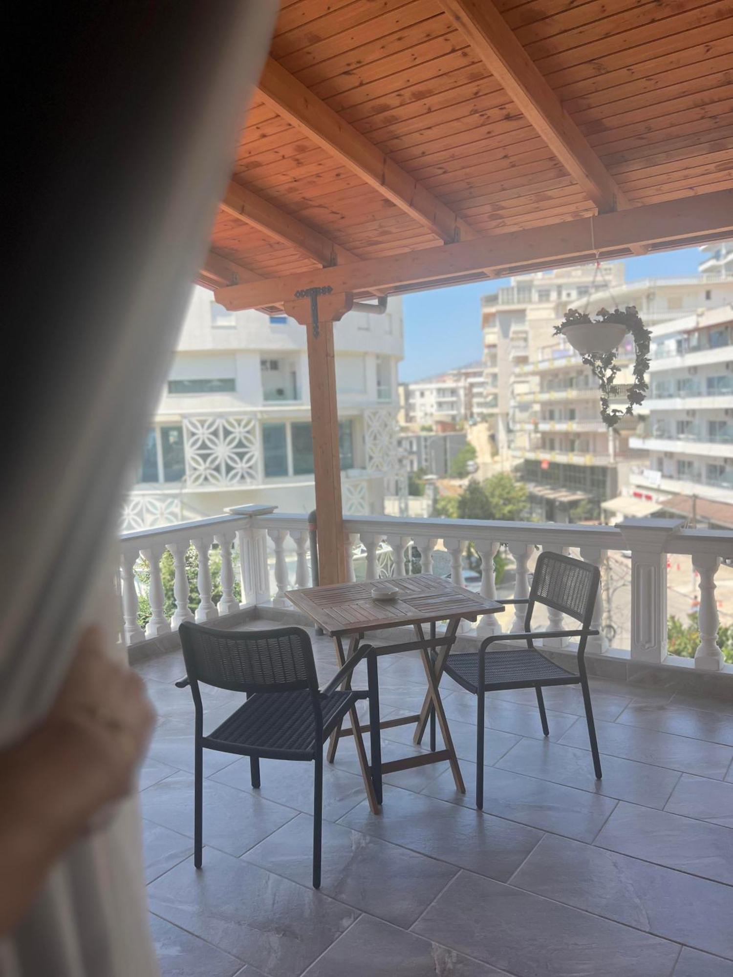 Vila Jon'A Sarandë Buitenkant foto